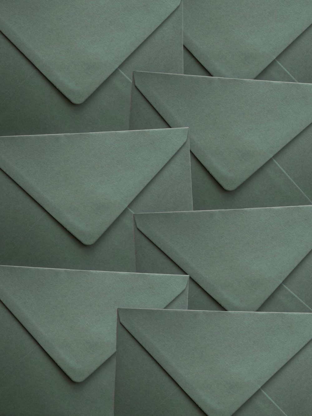 kirjekuoret-metsa Kirjekuoret metsä, metsänvihreät kuoret hääkutsuille, vihreä kirjekuori, oliivinvihreä