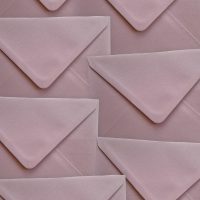 Kirjekuoret Roosa, vanhan roosan väriset kuoret hääkutsuille